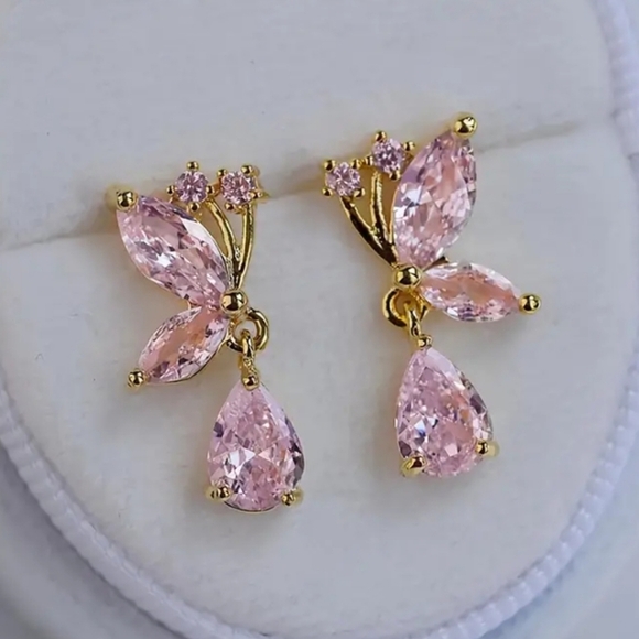 Elegant butterfly Vintage style pink glass Earrings - Picture 1 of 5
